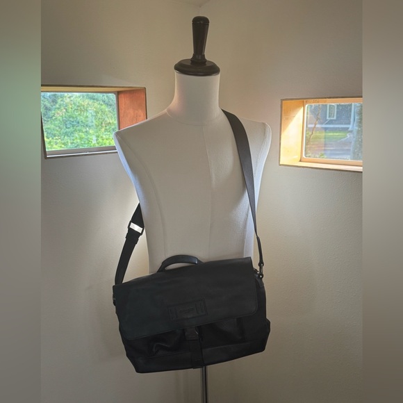 Coach Mixed Material Terrain Shoulder bag style F24673 - Picture 2 of 11